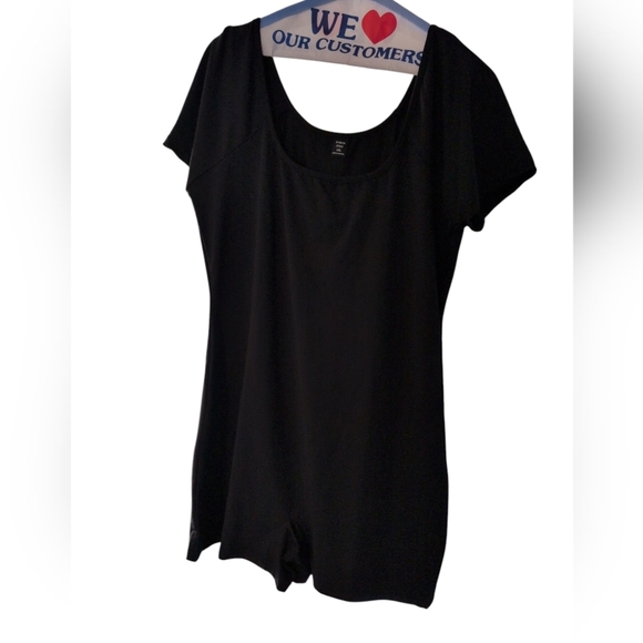 NIB Sleek Black Short Sleeve Romper - Picture 1 of 1